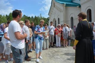 Делегация из Белоруссии дарит гусевскому приходу икону Пресвятой Богородицы «Жировицкая»