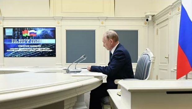 В. В. Путин подписывает закон о проверках мигрантов на инфекционные болезни и ВИЧ